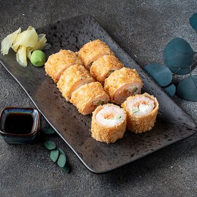 Ролл теплый с лососем в Изи Паб по цене 495 ₽