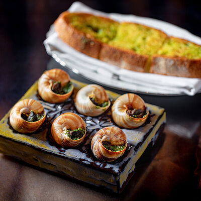 Улитки по-лионски с чесночным багетом в Гвидон по цене 1200 ₽