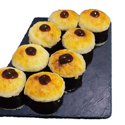 Запеченный ролл с лососем в SV Sushi по цене 578 ₽