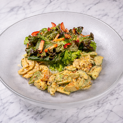 Камчатский краб с кальмаром, авокадо и клубникав Dragon по цене 1780 ₽