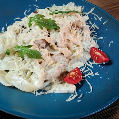 С курицей и шампиньонами в Rezept по цене 735 ₽