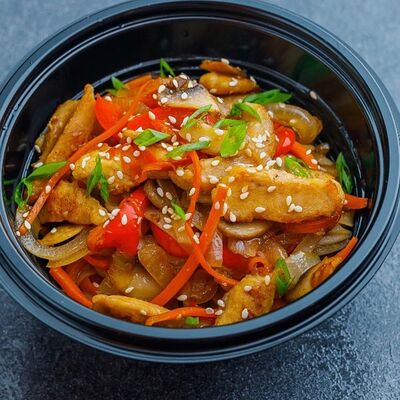 Удон с курицей в Rolls Bar по цене 333 ₽