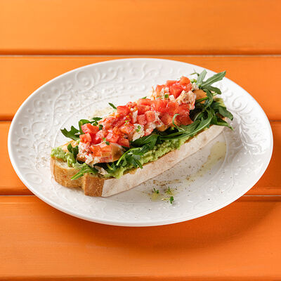 Брускетта с камчатским крабом и креветками в Сорренто by Novikov по цене 1490 ₽