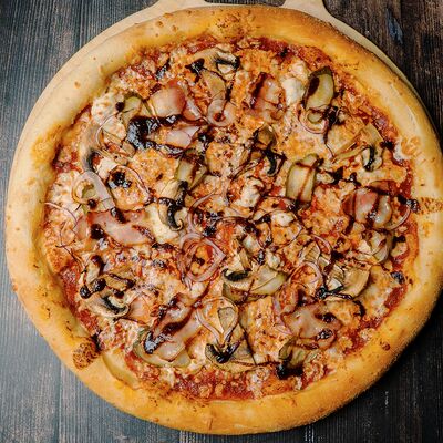 Пицца Барбекю в Вкус кафе по цене 1040 ₽