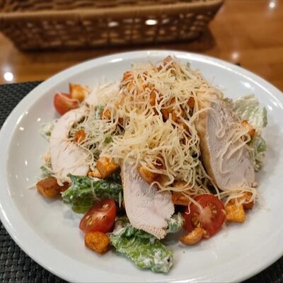 Салат для победителя: Цезарь с курочкой в Твоя удача по цене 350 ₽