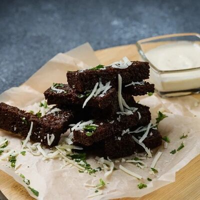 Гренки чесночные в Park cafe по цене 250 ₽