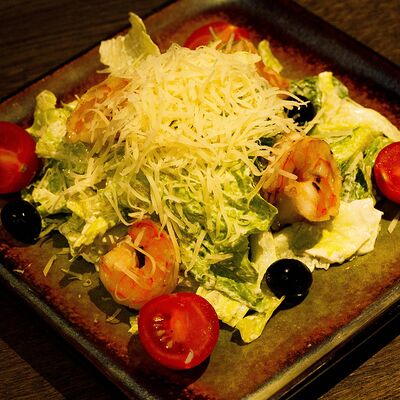 Салат Цезарь с креветками в Бутер Bro Pub по цене 410