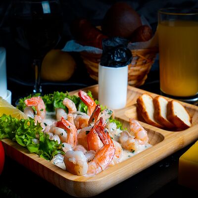 Креветки тигровые в сливочном соусе в Тесоро по цене 1350 ₽