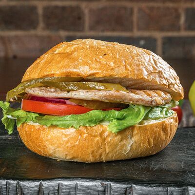 Бургер куриный гриль в Солянка Крафт Бар по цене 600 ₽