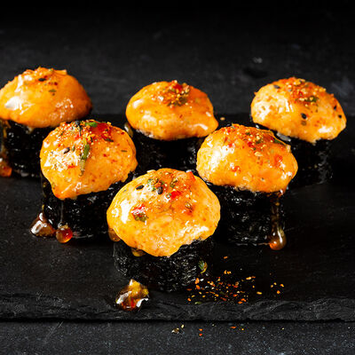 Запеченный ролл с крабовым миксом в Шикари по цене 190