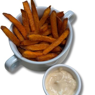 Батат фри с соусом Том-ям в Semechka по цене 390 ₽