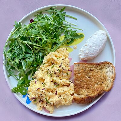 Сборный завтрак со скремблом в Кружок по цене 400 ₽