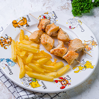 Детский куриный шашлык с картофелем фри в Бакинский Бульвар по цене 365 ₽