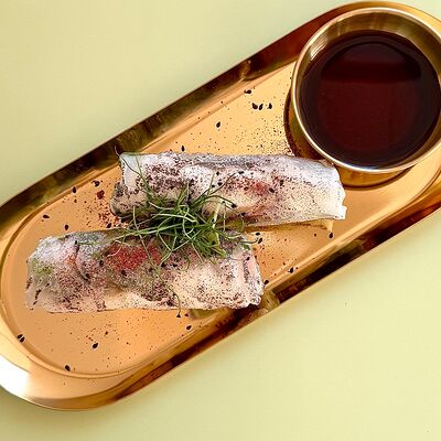 Спринг-рол с лососем в Просто Азия x Десертория по цене 710 ₽