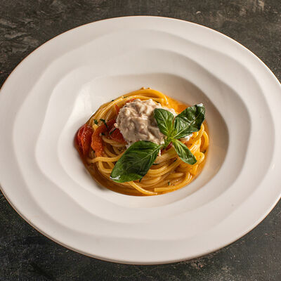 Спагетти со страчателлой и крабом в Blush по цене 1590 ₽