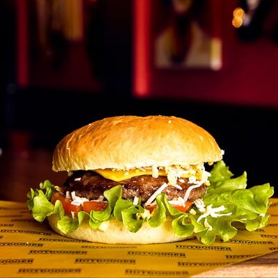 Сырный бургер в Хорошее Место по цене 549 ₽