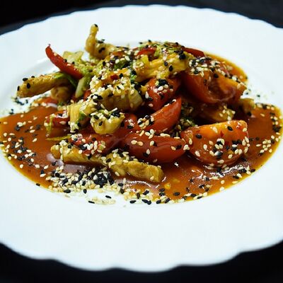 Тёплый салат Пан-азиатский в Pizza Fest по цене 239 ₽