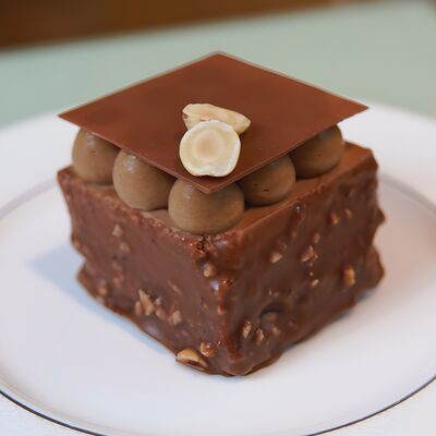 Noisette gluten free в NIQA Patisserie & Cafe по цене 1020 ₽