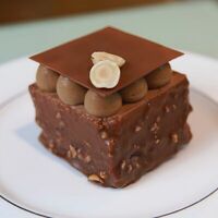 Noisette gluten free в NIQA Patisserie & Cafe