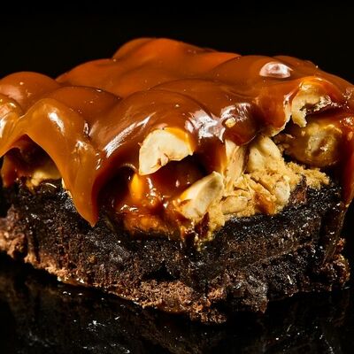 Торт Брауни с фундуком и карамелью в WokPho по цене 180