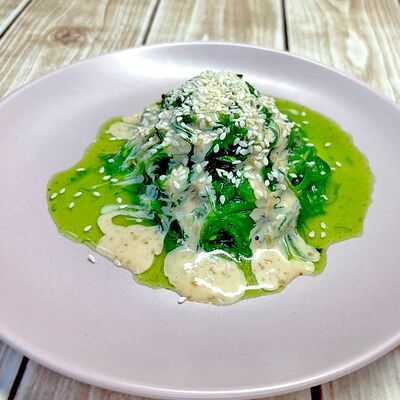 Чука с кунжутным соусом в ПиЦЦунда Море начинки по цене 300 ₽