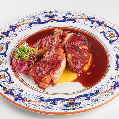 Цыпленок гриль, кукурузное пюре, трюфельный джус в Sangre Fresca по цене 1640 ₽