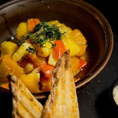 Жаркое из тыквы и микса овощей, томленое в пикантном соусе в Xalif Life по цене 209 ₽