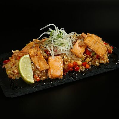 Рис с лососем в Танояки по цене 660 ₽