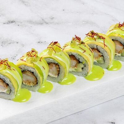 Ролл с креветкой, авокадо, виноградом и эстрагоновым соусом в Bona по цене 950 ₽