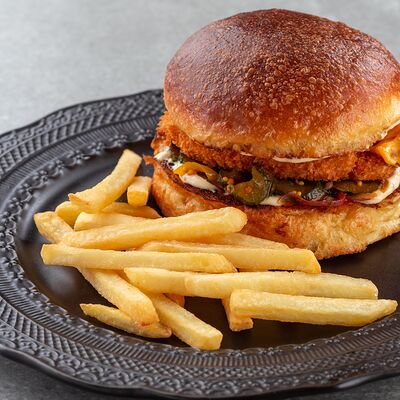 Бургер c курицей и картофелем фри 2.0 в Hive по цене 790 ₽