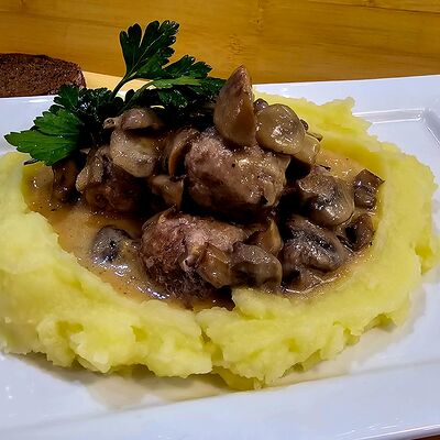 Фрикадельки по-баварски в Gunters по цене 670 ₽