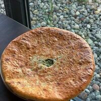 Пирог с сулугуни, брынзой и зеленью в Фабрика хинкали