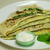 Кутабы с зеленью и сыром в Хинкали