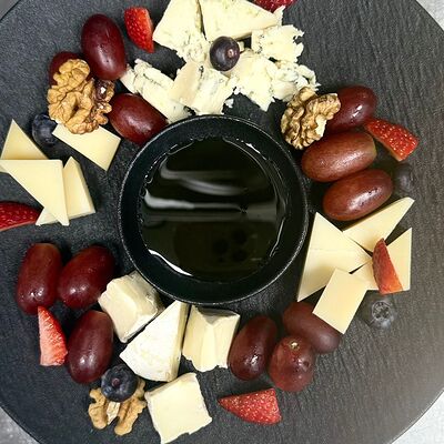 Сырное ассортив Западный сад ! по цене 1200 ₽