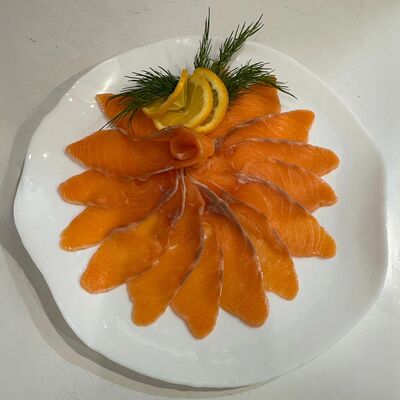 Сёмга малосоленая в Гостиный дворик по цене 950 ₽