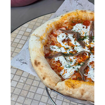 Пицца с анчоусами, страчателлой и томатной сальсой 28см в Мари по цене 840 ₽