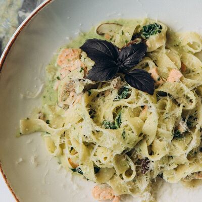 Паста с лососем и шпинатом в Sava по цене 790 ₽