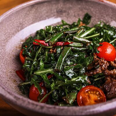 Салат Теплый с говяжьей вырезкой в Рога Лося по цене 410 ₽