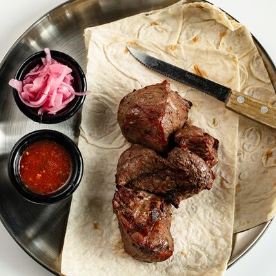 Шашлык из мраморной говядины в CASPARY BRAU по цене 1090 ₽