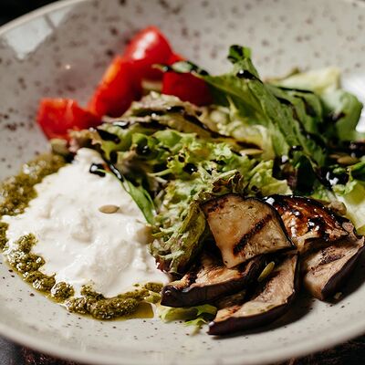 Бизнес-ланч Салат со страчателлой и баклажанами гриль в Goodman по цене 350