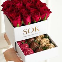 Шкатулка с клубникой в шоколаде и кенийской розой №9 в SOK - клубника в шоколаде