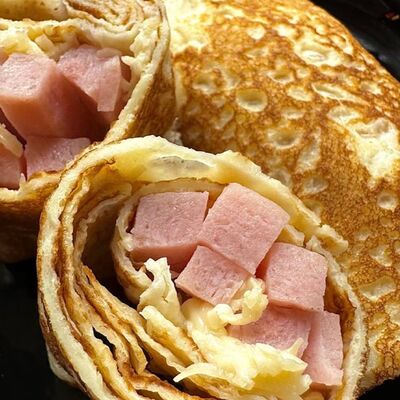 Правильные блинчики с ветчиной и сыром в Positiff Coffee по цене 490 ₽