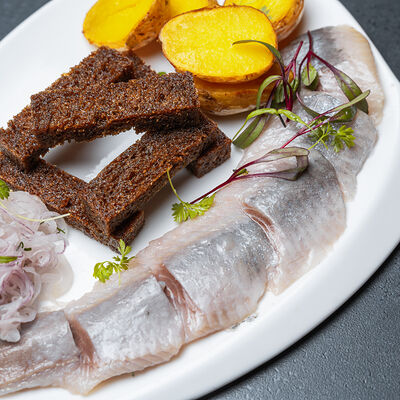 Сельдь с молодым картофелем 500гр в Честнок по цене 800 ₽