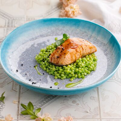 Лосось печеный с птитимом и шпинатом в Катюша Katyusha по цене 1190