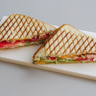 Сэндвич классический в Sovka Coffee по цене 455 ₽