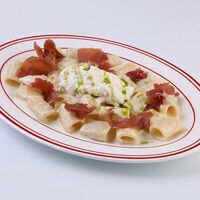 Ригатони с вяленой говядиной и страчателлойв Forte Bello