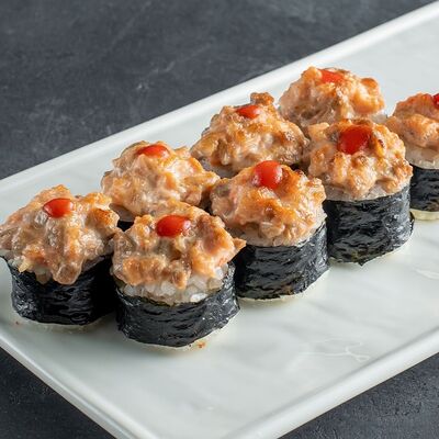 Острый запеченный с лососем мини в CRAZY SUSHI по цене 429 ₽