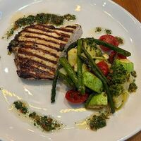 Стейк из индейки с соусом чимичури и овощами в Ранчо Grill & Bar
