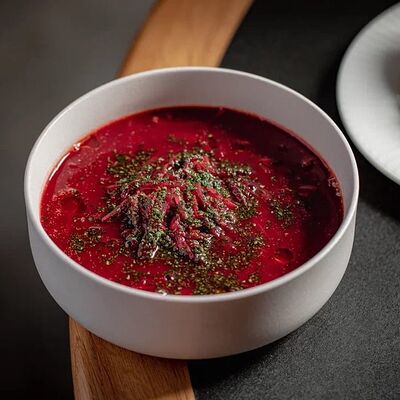 Борщ с телячьими щечками и языком в Раковая на Усачева по цене 1050 ₽