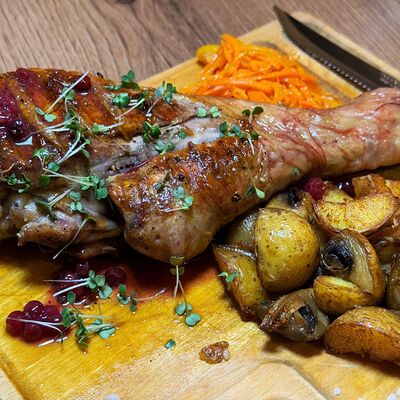 Голень индейки с подгарниром в В завязке по цене 890 ₽